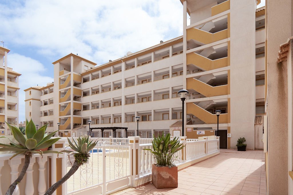 Flat with garage on Calle Nicomedes Gómez — image 23
